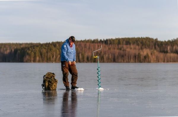 Украинцев предупреждают об опасности тонкого льда на водоемах