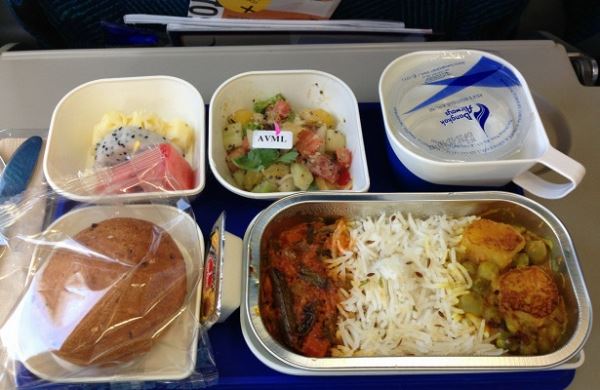 <br />
Сколько стоит еда, пиво и вино на рейсах разных европейских авиакомпаний<br />
