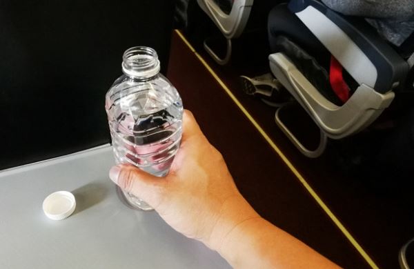 <br />
Как пронести воду на борт самолета, не покупая ее перед посадкой<br />
